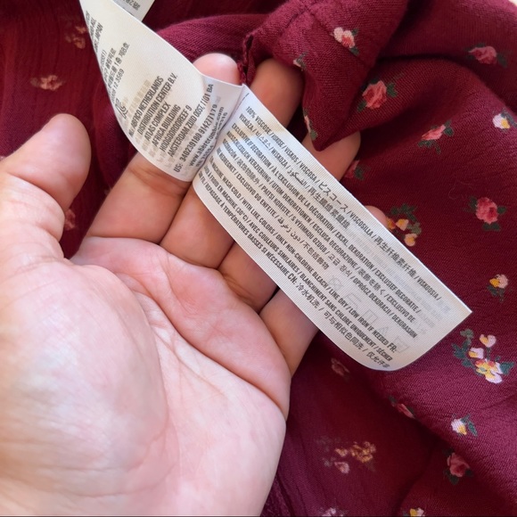 Hollister Off the Shoulder Blouse / Crop Top in Red Floral - Large - Picture 5 of 6